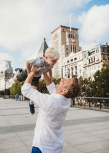 dad lifting up his son on the Shanghai Bund